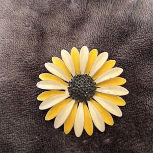 Enamel daisy pin